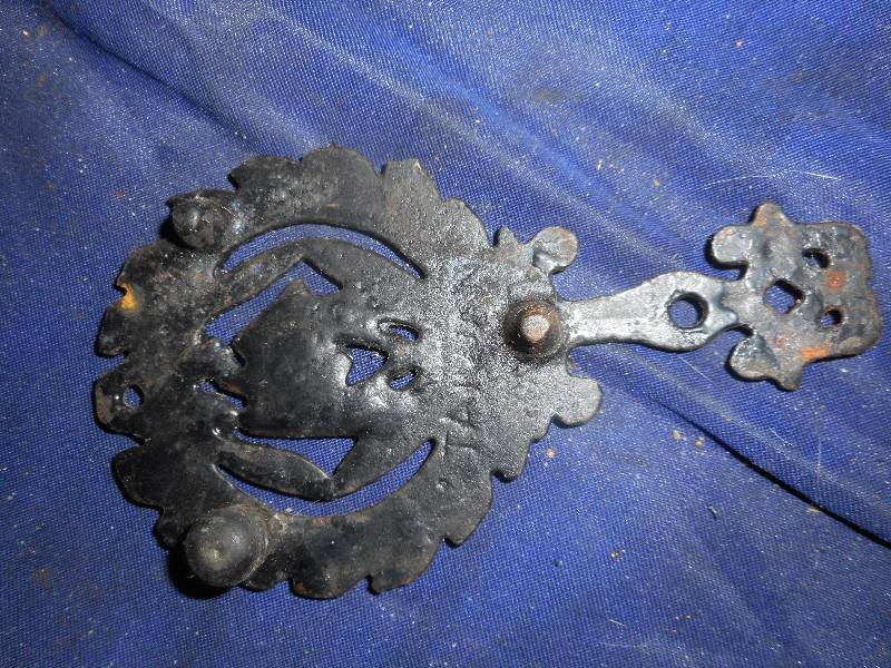 ANTIQUE TRIVET