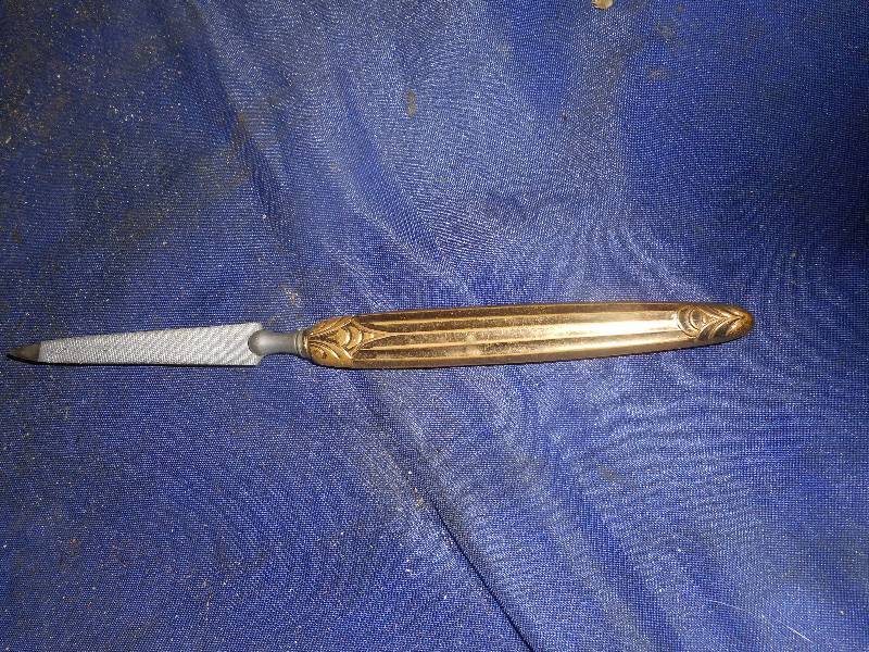 VINTAGE FINGER NAIL FILE