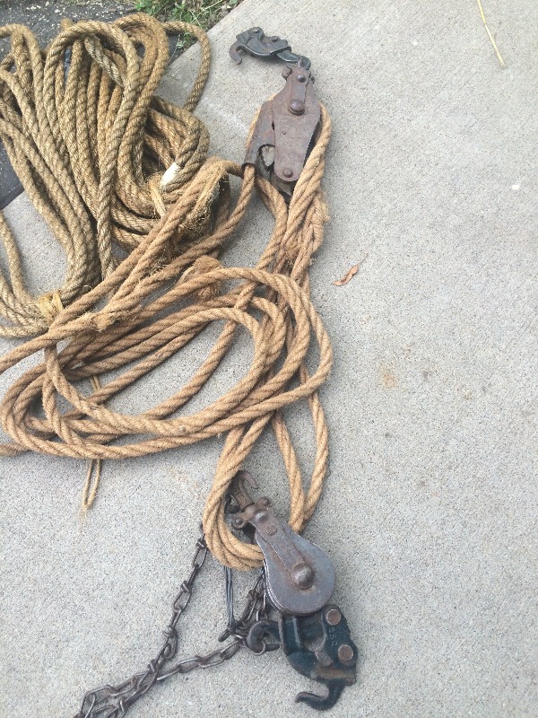 Assorted rope  2 vintage pulleys