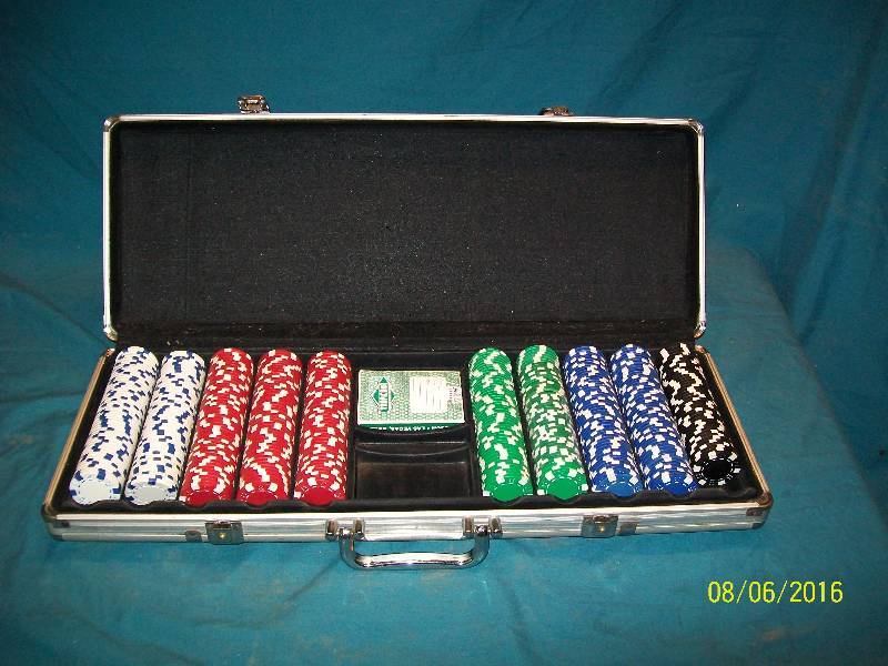 lot 21 image: Silver Case of Poker Chips with more than 355 Poker Chips.