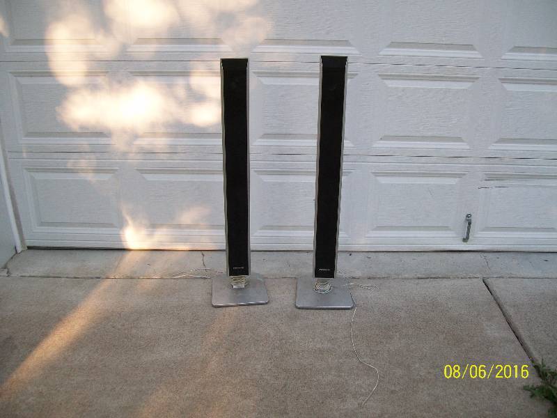 Pair of Panasonic Adjustable Tower Speakers. Model SB-FS940. 90W (EACH