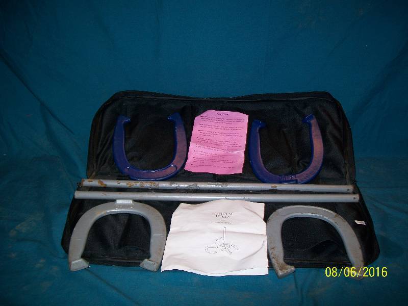 lot 24 image: 4 Metal Horse Shoes in carrying bag with two stakes. Unknown Brand.