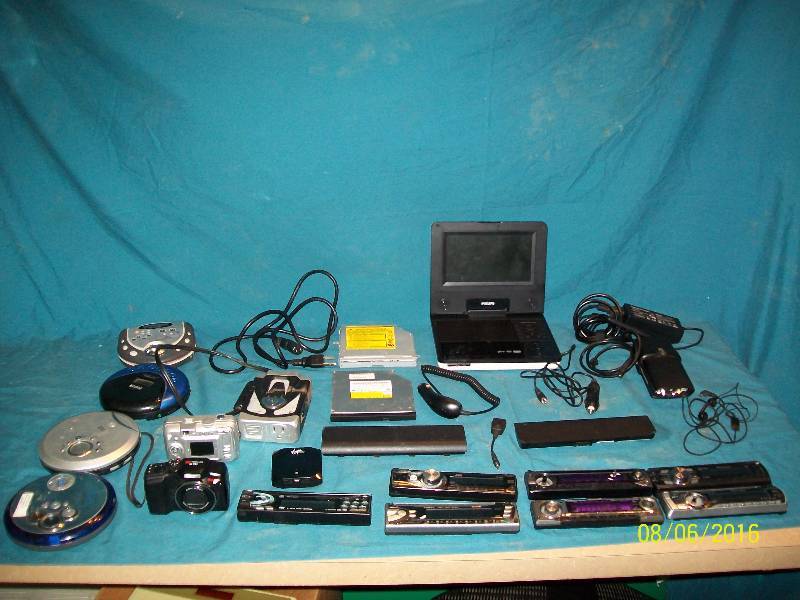 lot 68 image: Electronics 7 Car Face Plates, Phillips DVD Playr, DCtoAC Car Convertr, UnidenGuardian  Security IR
