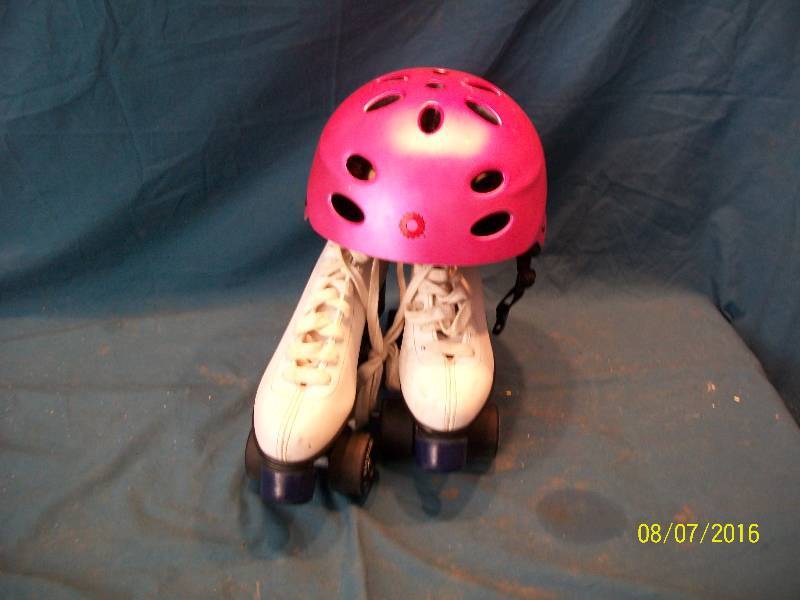 lot 46 image: Ladies Roller Derby Roller Skates Size Nine Plus Small Pink Razor Helmet