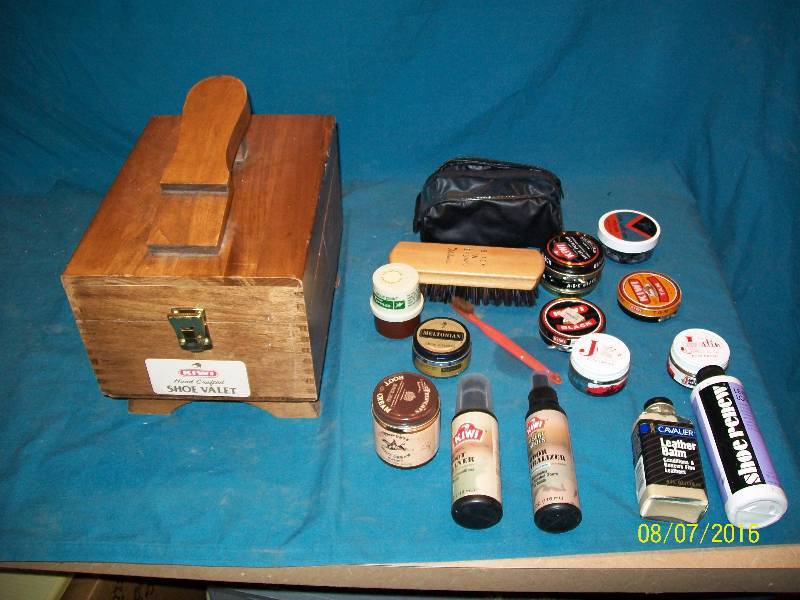 lot 45 image: Kiwi Handcrafted Wood Portable Shoe Valet with shoe rest & Shoe Polish