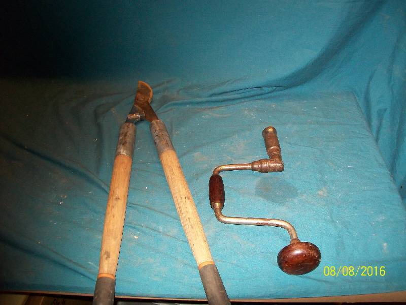 lot 63 image: 14 Hand Crank Drill, Plus 28 Pruners, Unknown Brand. See Pictures
