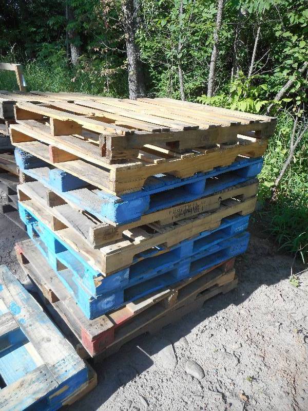 (10) WOOD PALLETS Pallet Lot Auction KBID