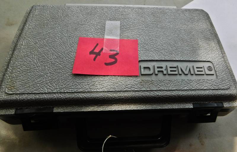 lot 43 image: Dremel like new with extra attachments