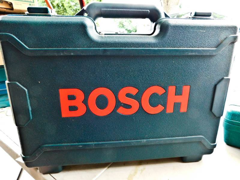 lot 45 image: Bosch 14.4 V drill with battery and charger in case