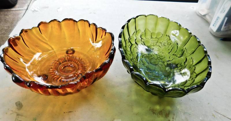 lot 69 image: 2 vintage serving bowls