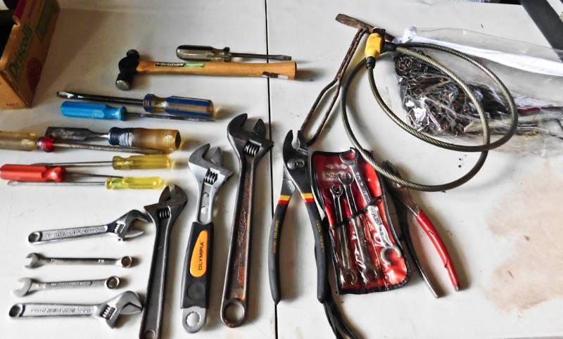 lot 38 image: lot of useful tools