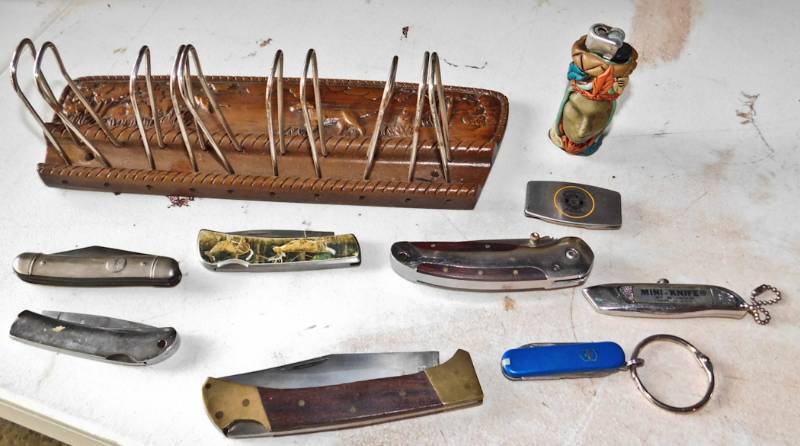 lot 34 image: pocket knives, tie rack and Indian Lighter shell