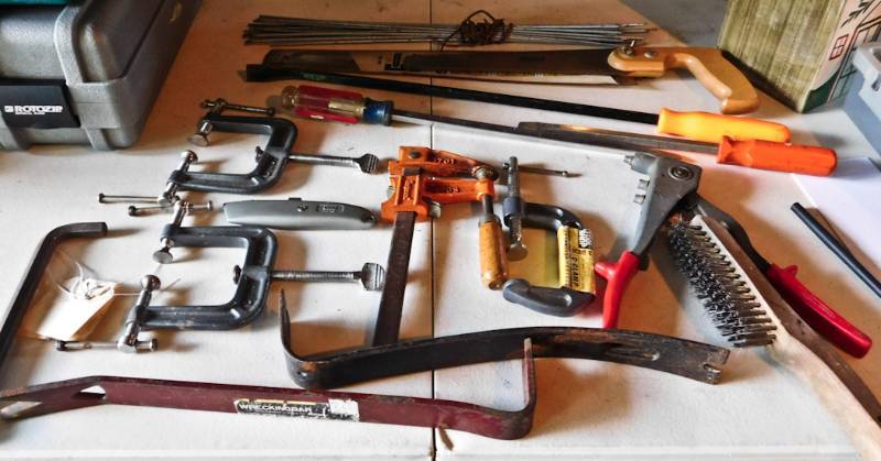 lot 25 image: clamps, pry bars, heavy duty screwdrivers and more