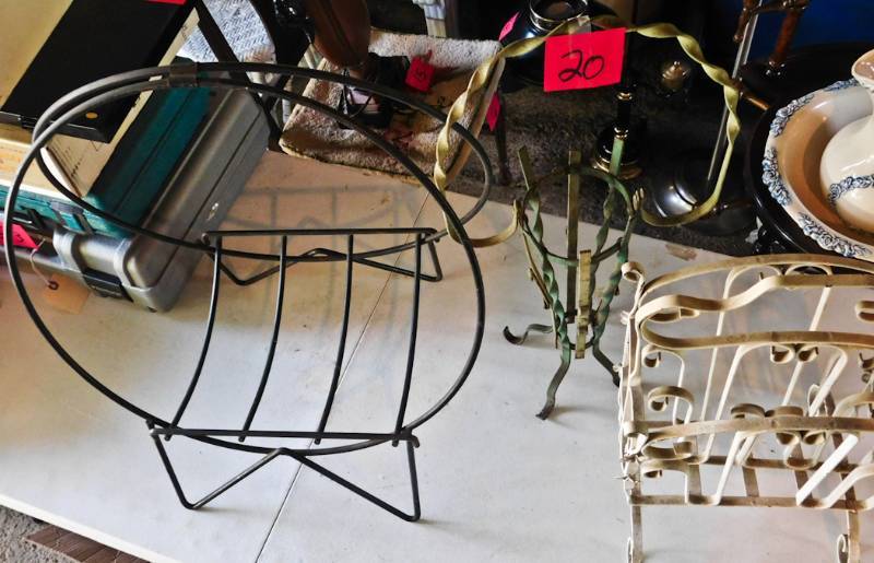 lot 20 image: 3 metal garden, patio, deck dcor items