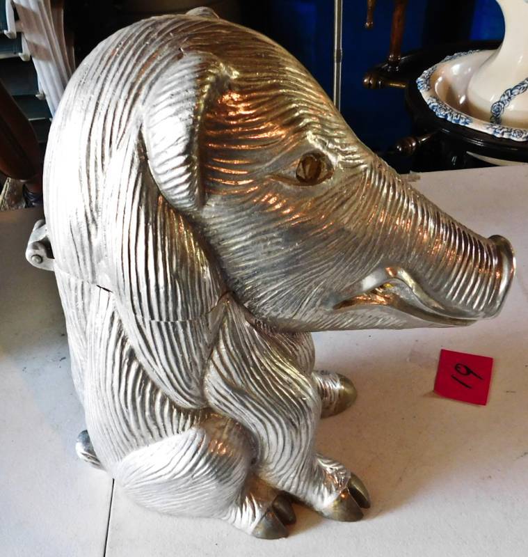 lot 19 image: Aluminum Razorback ice bucket