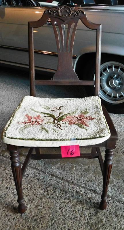 lot 16 image: Vintage chair cane seat