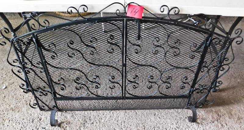 lot 14 image: Black scroll metal fireplace screen