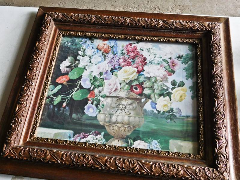 lot 88 image: Very nice floral print in a high end frame