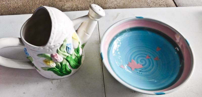 lot 95 image: ceramic bowl and garden sprinkler