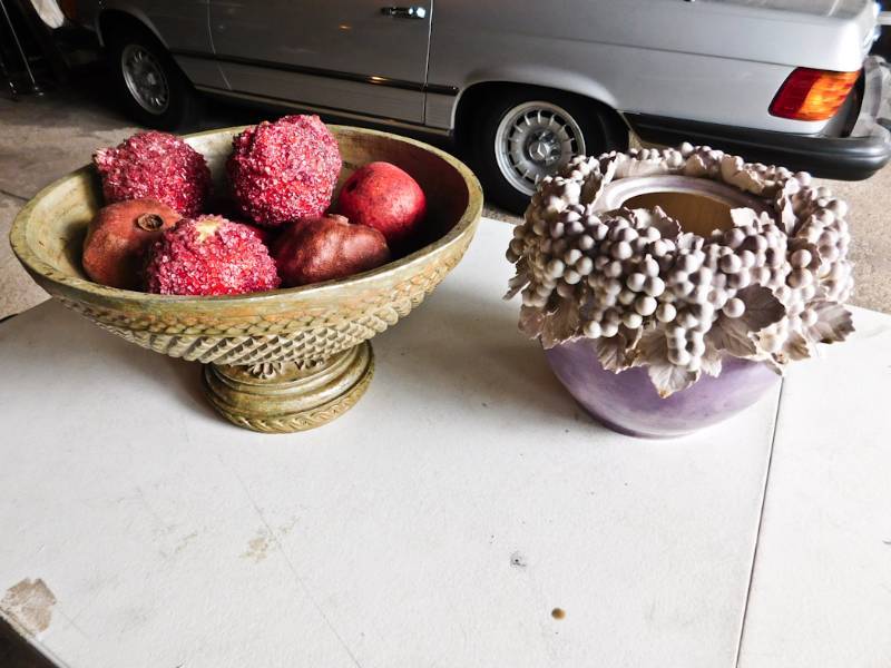 lot 96 image: 2 decorative bowls