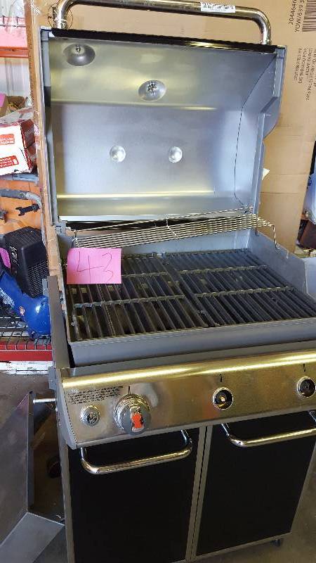 Weber Genesis 3 Burner Gas Grill- missing 2 knobs, and 1 of the sides is not attached - hardware missing- Grill is new but has some scratches as well