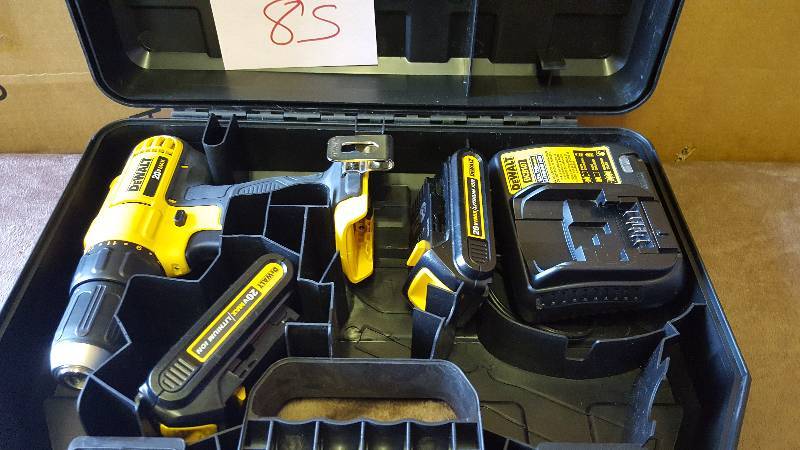 Dewalt 20-Volt MAX XR Lithium-Ion Cordless Brushless Premium 3-Speed DrillDrive DCD990M2 New
