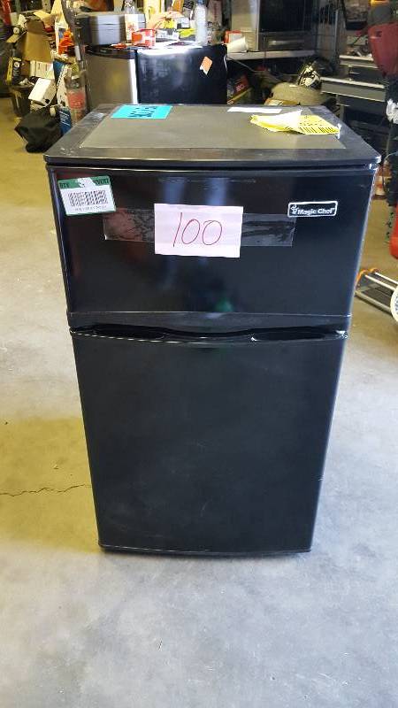 Magic Chef 3.1 Mini Refrigerator tested in good working condition has some  scratches and a dent on the side review pictures