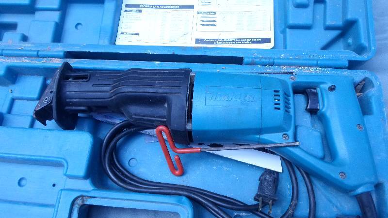lot 11 image: Makita Reciprocating Saw