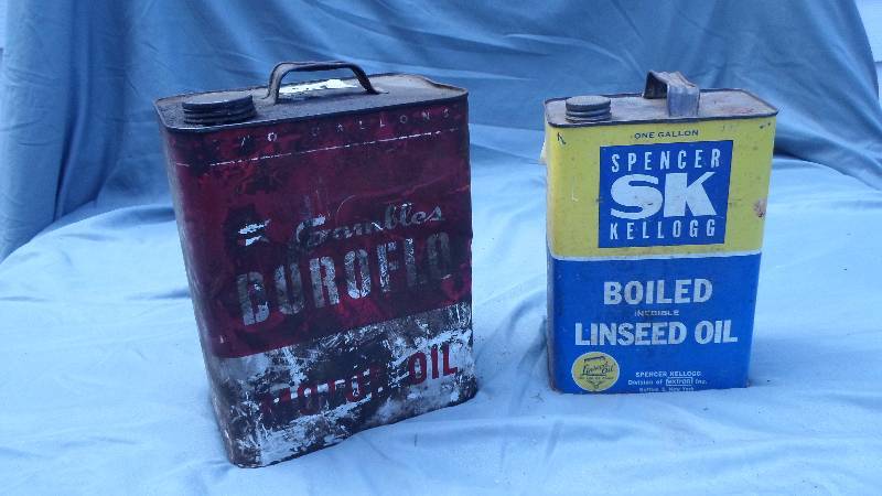 lot 17 image: Old Oil Cans
