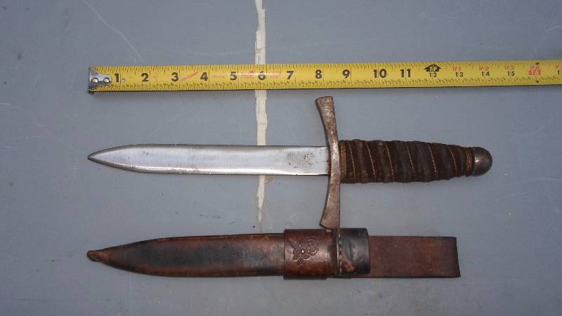 lot 27 image: 14  Starfin Dagger