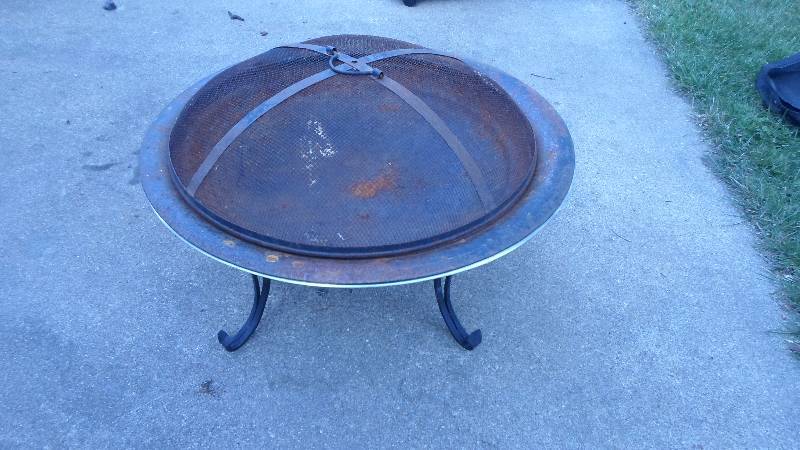 lot 39 image: Portable Fire Pit
