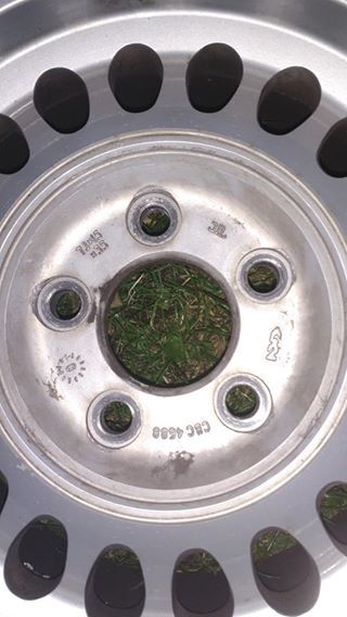lot 10 image: Jaguar Rims 15Inch (4)