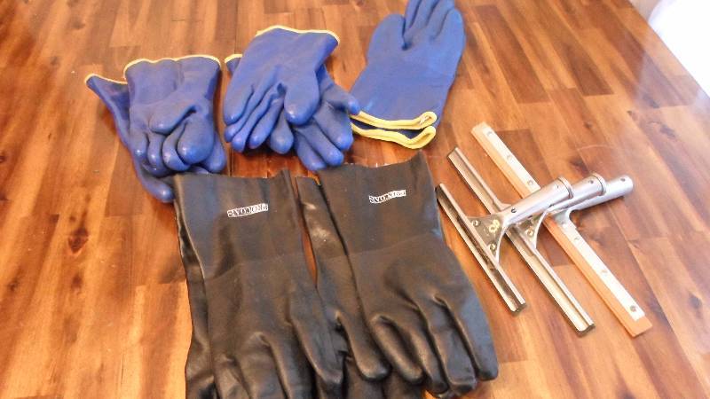 lot 57 image: Tote of Thick Rubber Gloves and Squeegee