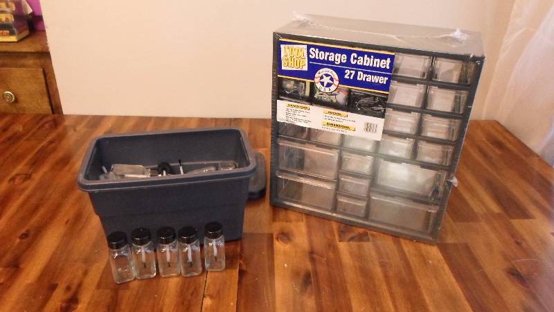 lot 58 image: Organizer with Dram Bottles