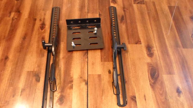 lot 64 image: Flat Screen Tv Mount