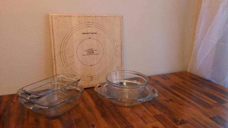 lot 78 image: Glass Bakeware