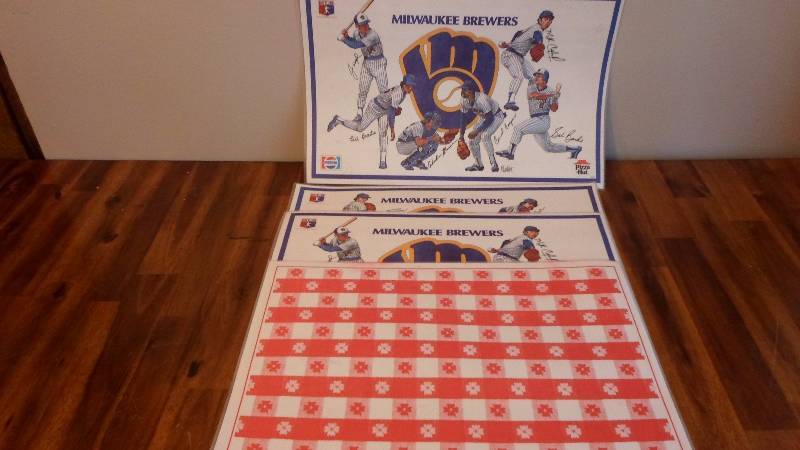 lot 83 image: Milwaukee Brewers Vintage Pizza Hut Placemats