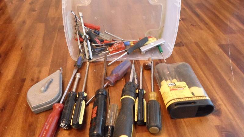 lot 87 image: Screw Drivers