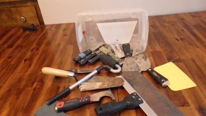 lot 93 image: Putty Knives and Misc.