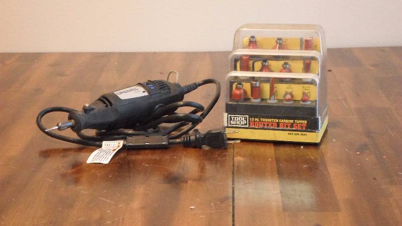 lot 101 image: Drummel and Router Bit Set