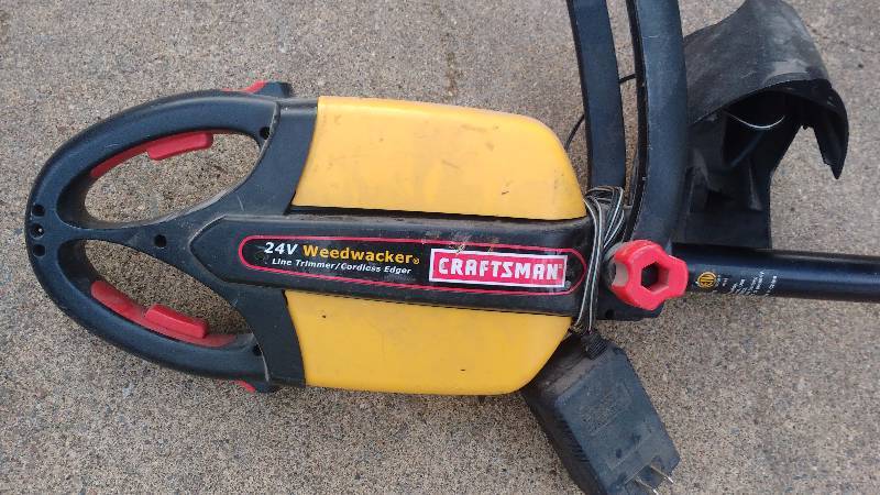 lot 8 image: Recharable Battery Weed Whip