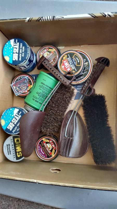 lot 112 image: Shoe care lot