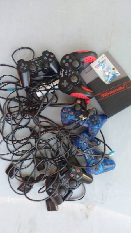 lot 115 image: PlayStation controller Lot W NES Top Gun Game