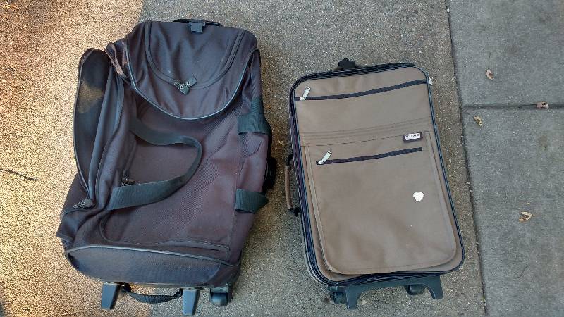 lot 122 image: Luggage Lot #1