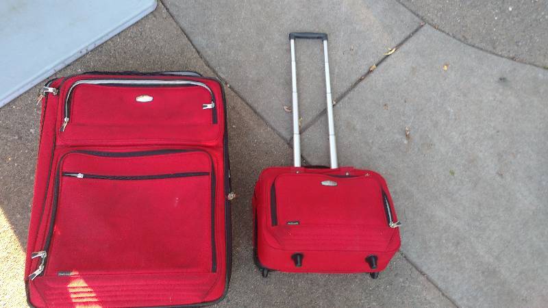 lot 123 image: Luggage Lot #2