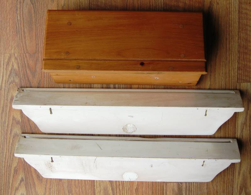 lot 021 image: 3 Shelves