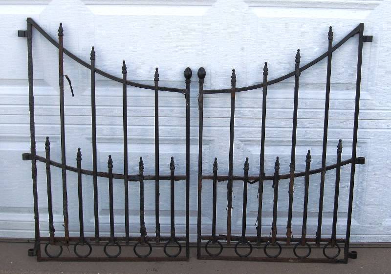 lot 007 image: Vintage Wrought Metal Garden Fencing and 2 Gates
