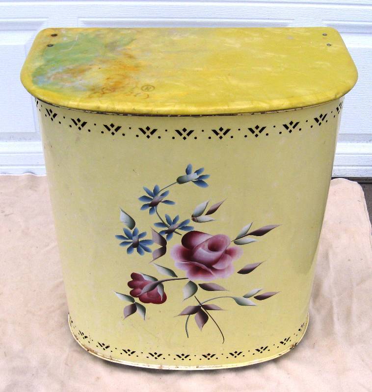 lot 001 image: Vintage, Decorative Laundry Hamper