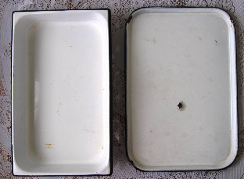 lot 023 image: Misc. Enamelware