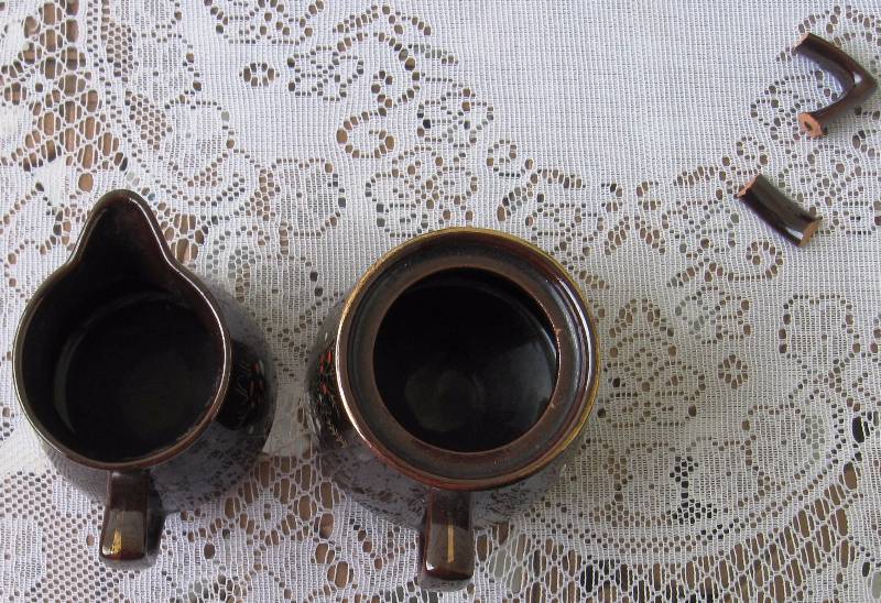 lot 033 image: Vintage Handpainted Teapot, Creamer, Sugar, Small Pitcher